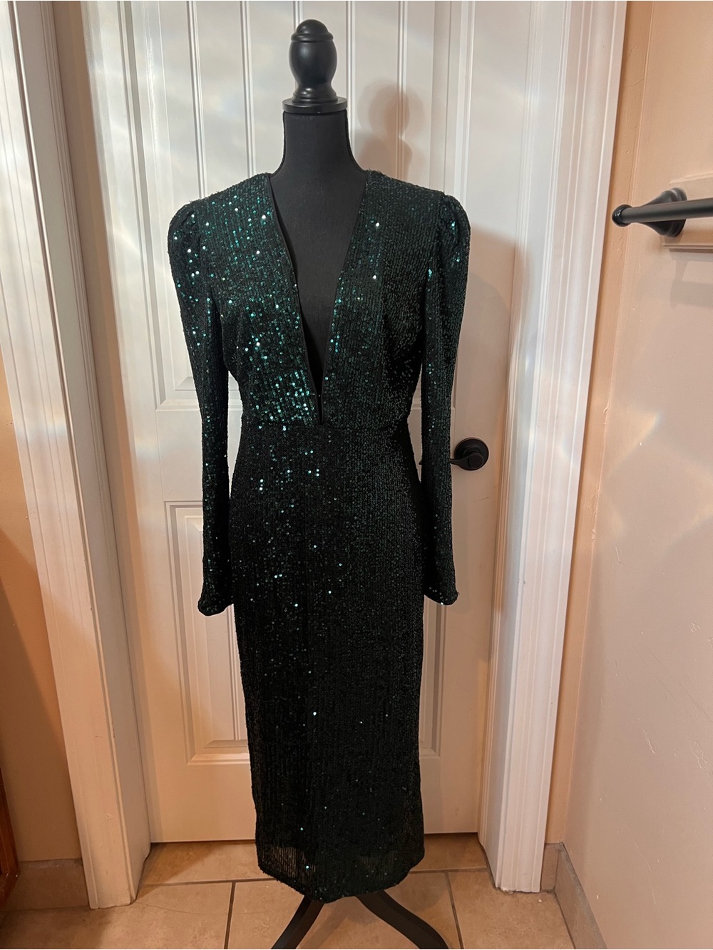 Elegant Green Sequin Long Sleeve V-Neck Dress